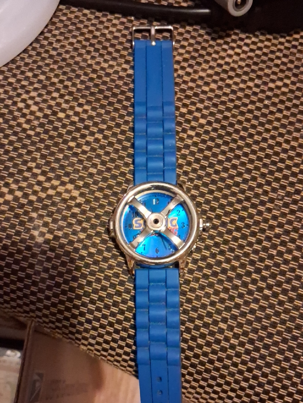 Blue Silicone Strap Watch with Metallic Accent